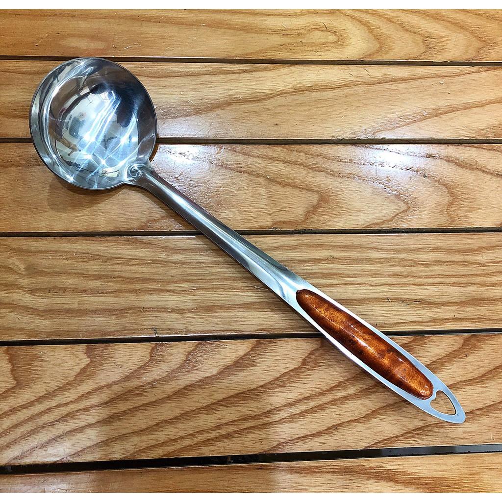 Muôi Múc Canh Inox Đẹp Cán Vân Gỗ Sâu Size Tiện Lợi Khi Dùng Gia Đình, Inox Dày Dặn Sáng Bóng Loại 1