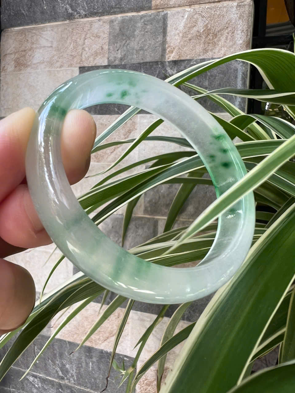 Vòng Tay Nữ Bản Hẹ Đá Mã Não DuLong Trắng Trong Xanh Rong Biển Nhẹ Bóng Đẹp Ni 54mm Cao 12mm Dầy 7mm Món quà tặng Nữ 50kg - 55kg đeo tay xinh rẻ đẹp ý nghĩa ạ