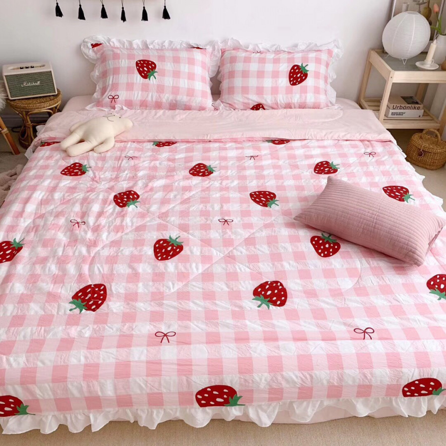 Set chăn hè ga gối đũi bèo - Dâu Tây Kẻ Ô - Tặng 1 móc khóa Houston