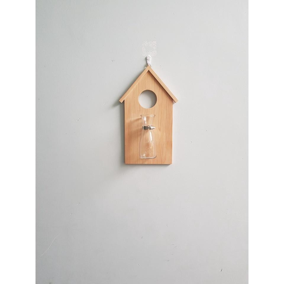 Kệ Gỗ Treo Tường Hình Mái Nhà Độc Đáo Kèm Bình Thuỷ Tinh Cắm Hoa, Trồng Cây Thuỷ Sinh Trang Trí Ban Công