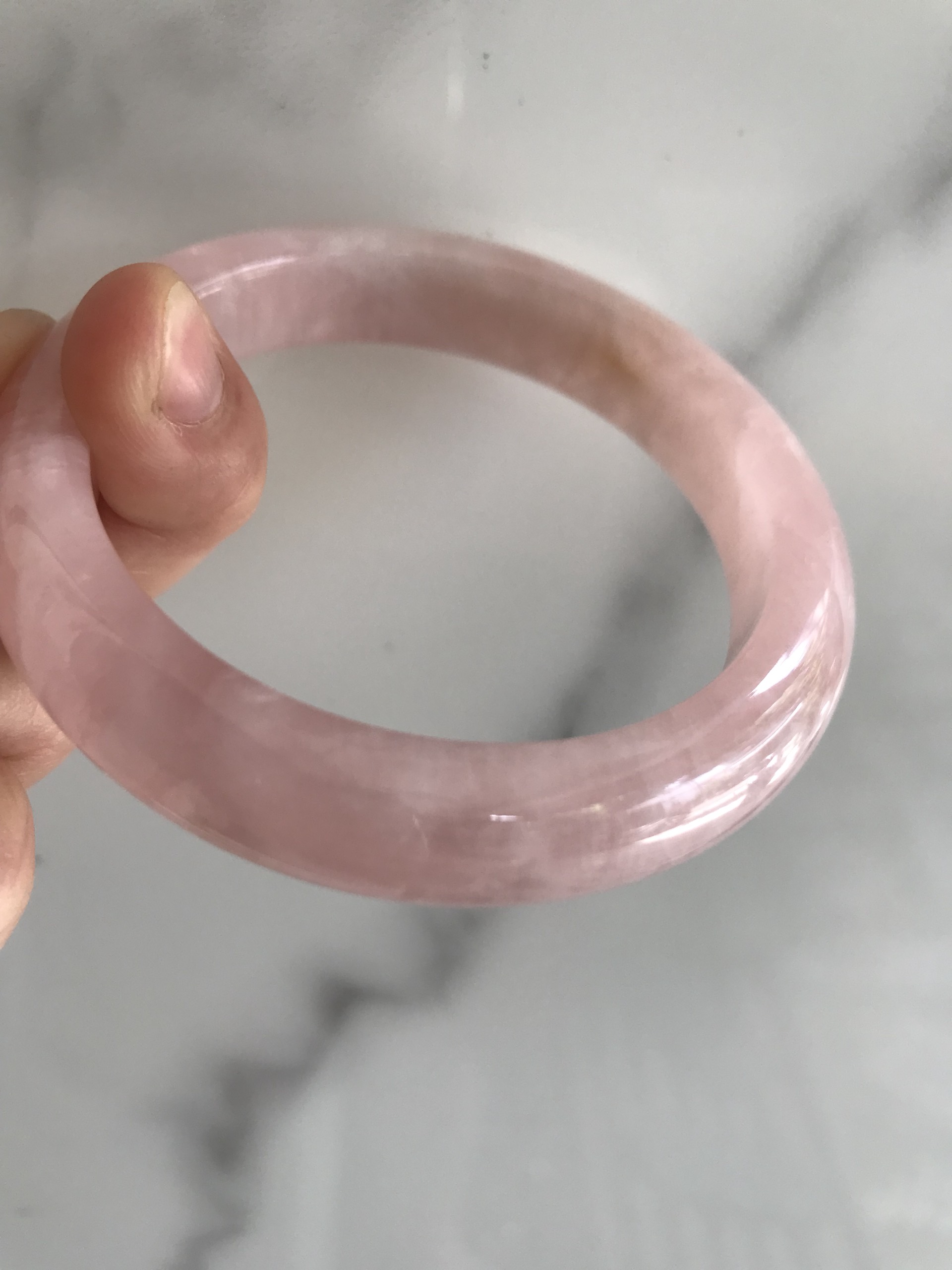 Vòng Thạch Anh Hồng Tự Nhiên Bản Hẹ Mới đẹp Ni 54mm Cao 12mm Dầy 8mm Màu Hồng tươi xinh bóng đẹp Nữ mệnh Hỏa mệnh Thổ tay vừa đeo 50kg - 54 kg ạ