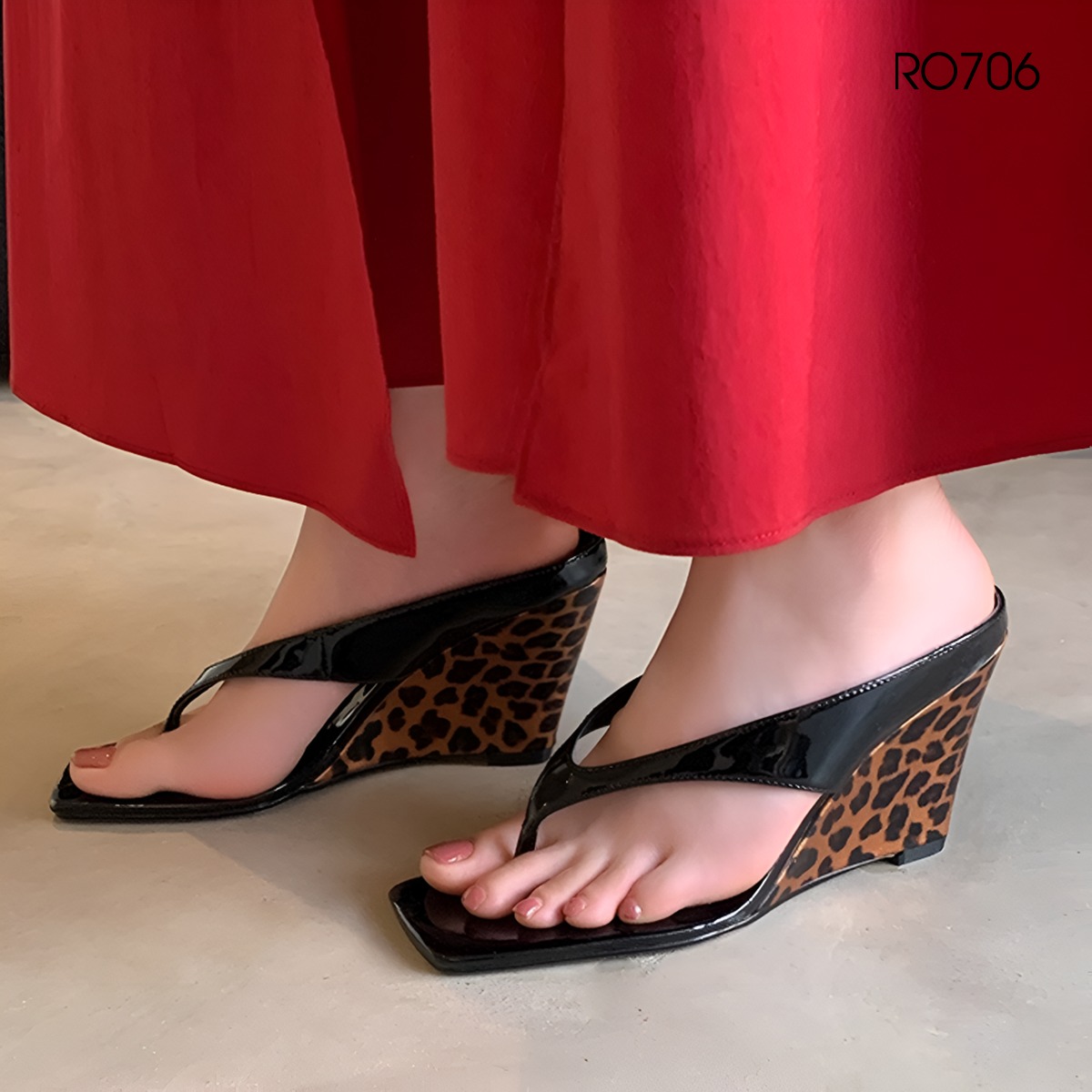 Dép nữ xỏ ngón, quai xuôi, đế xuồng ROSATA RO706 - 7p - Đen, Đỏ - BKSTORE