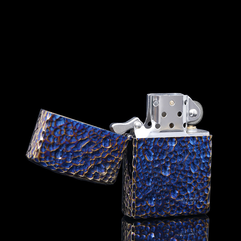 Hột Quẹt Bật Lửa Xăng Đá Chief CF1352L Họa Tiết Dung Nham Núi Lửa Cực Đẹp, Giữ Xăng Kín, Chắn Gió Tốt - Màu Xanh