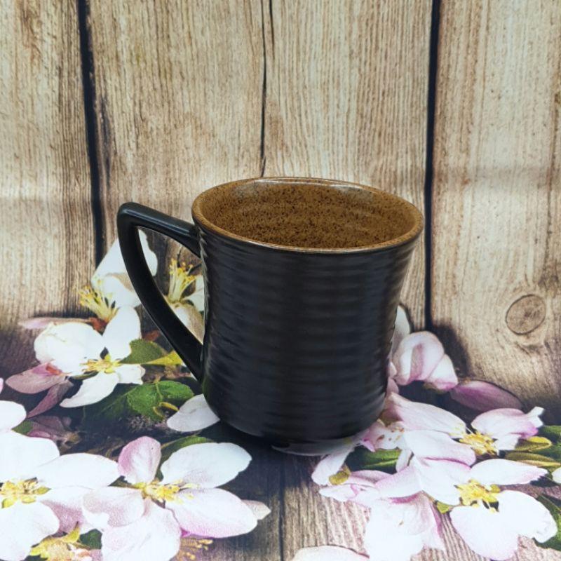 Cốc ly sứ có quai tam giác men 2 màu nâu đen sang trọng. Dung tích 170ml. Cốc pha cafe, pha trà...