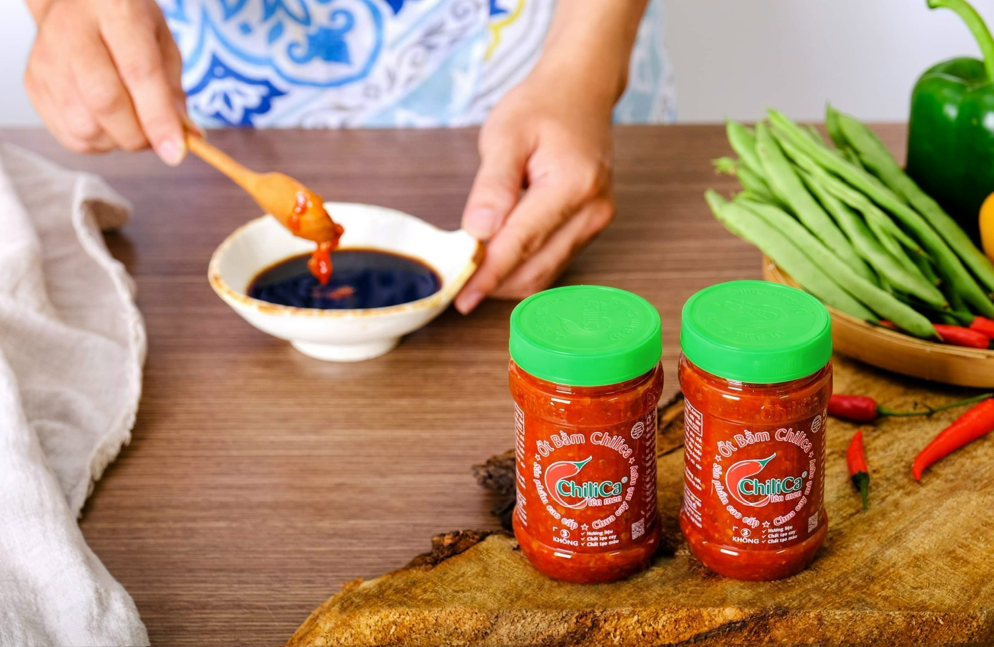 Combo 3 sản phẩm của Chilica gồm:  Tương Ớt Chilica 255g; Ớt Bằm Chilica 212g; Ớt Bằm Chilica Có Tỏi 212g