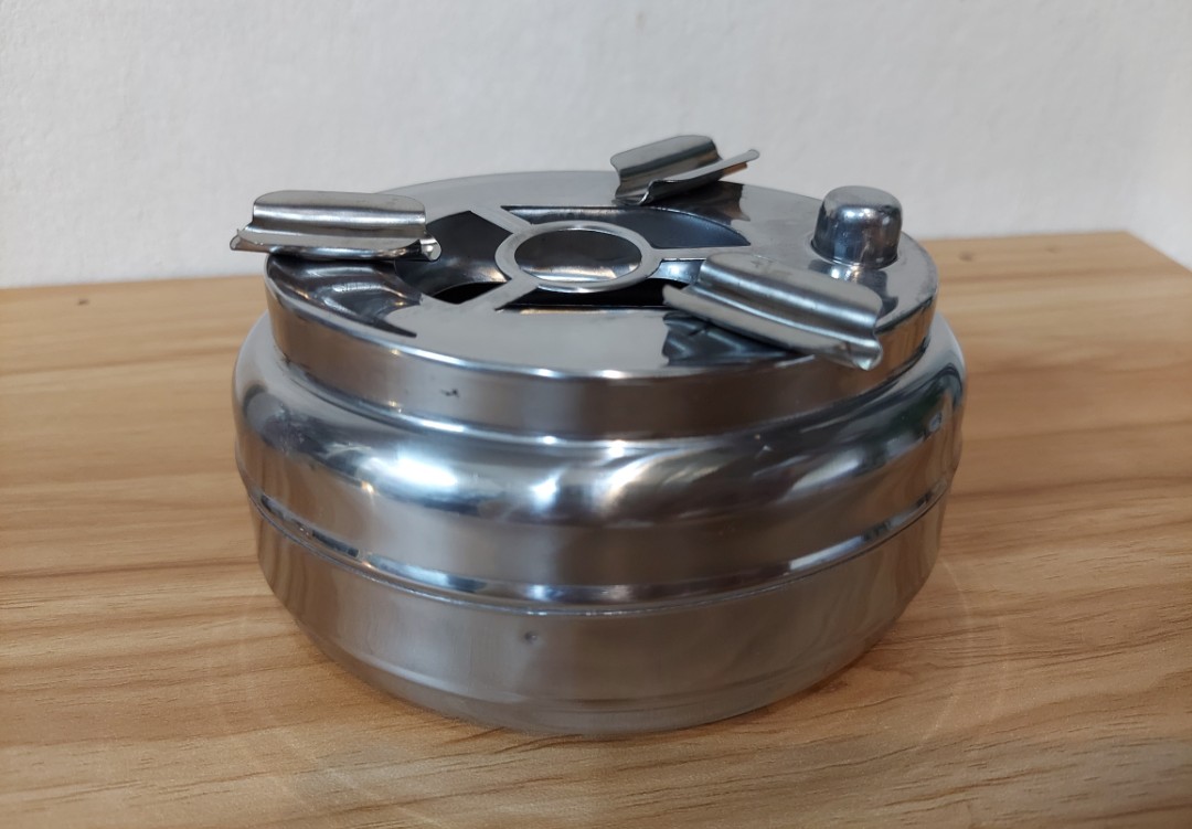 Gạt tàn thuoc Inox có nút bấm đóng mở ngăn đựng tiện dụng dễ vệ sinh