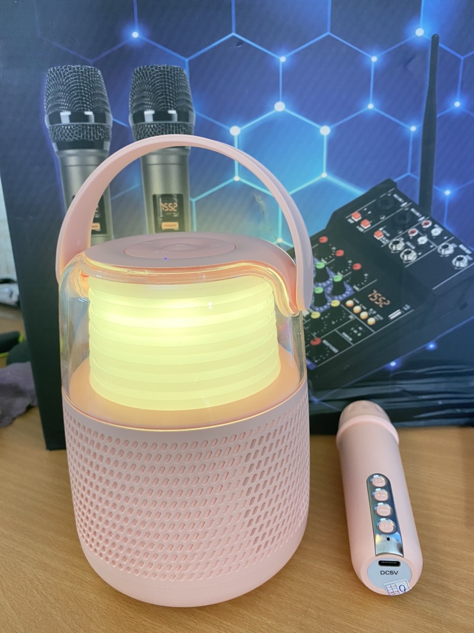 Loa bluetooth kèm micro có đèn nháy đổi màu