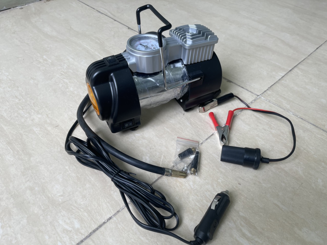 Máy bơm hơi mini đa năng AIR COMPRESSOR 12-13.5V cho xe ô tô 4-9 chỗ