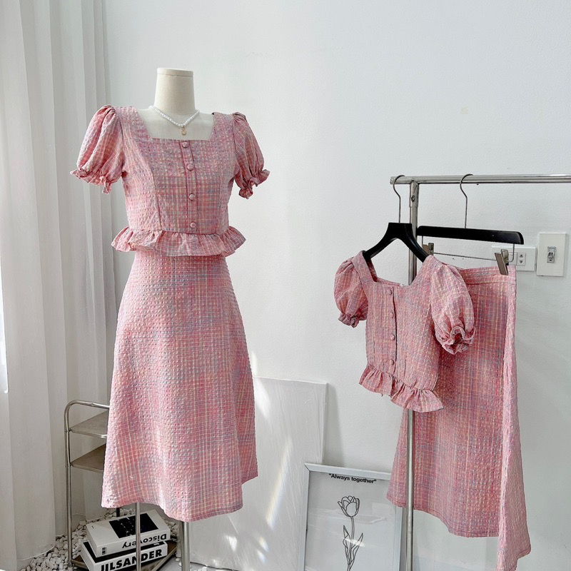 Set áo kèm chân váy kẻ hồng hottrend