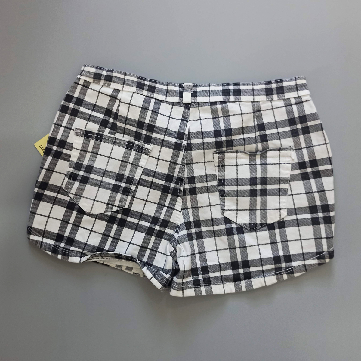 Quần short nữ sọc size 30