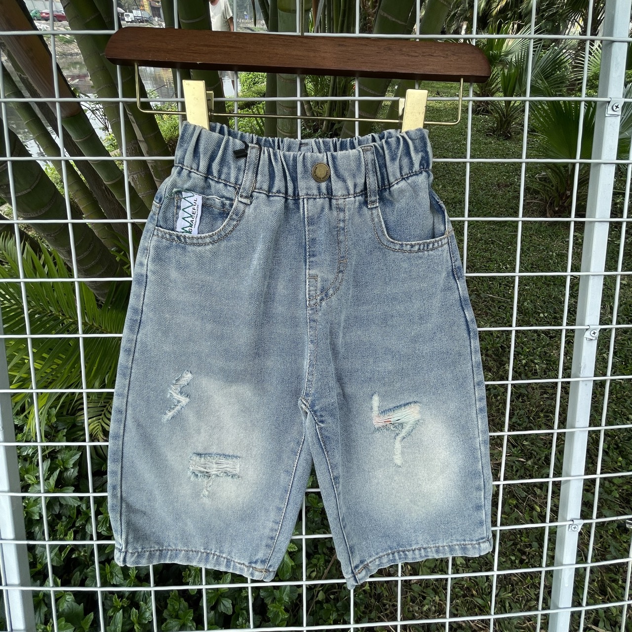 Quần jean bé gái lửng size đại 5-10 tuổi thêu chữ BNM vải cao cấp kiểu dáng thời trang