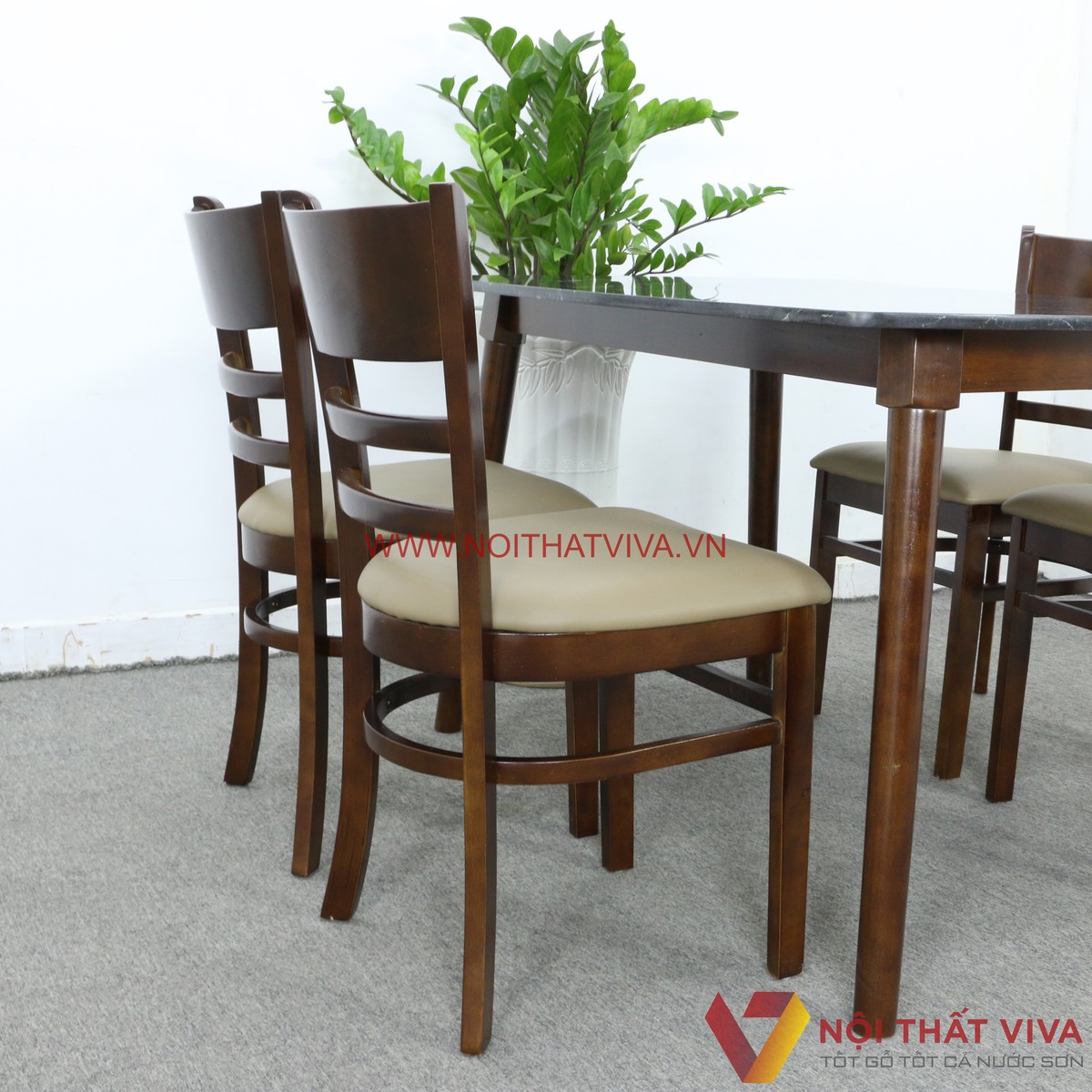 Bộ Bàn Ăn 4 Ghế Cabin Gỗ Cao Su Mặt Đá Hoa Cương Màu Đen Sang Trọng