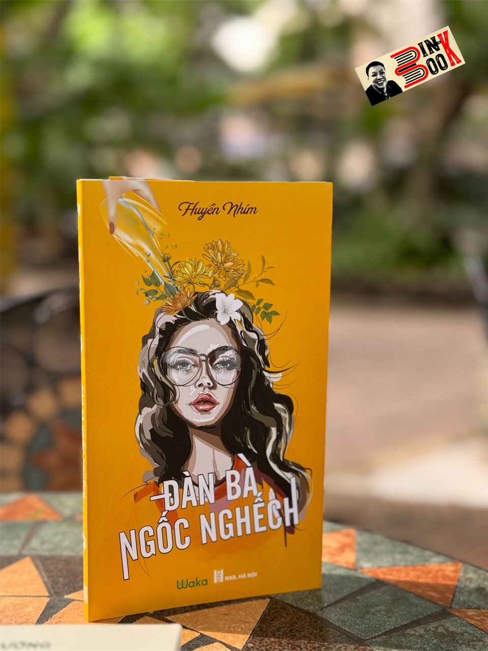 ĐÀN BÀ NGỐC NGHẾCH - Huyền Nhím - Waka - NXB Hà Nội.