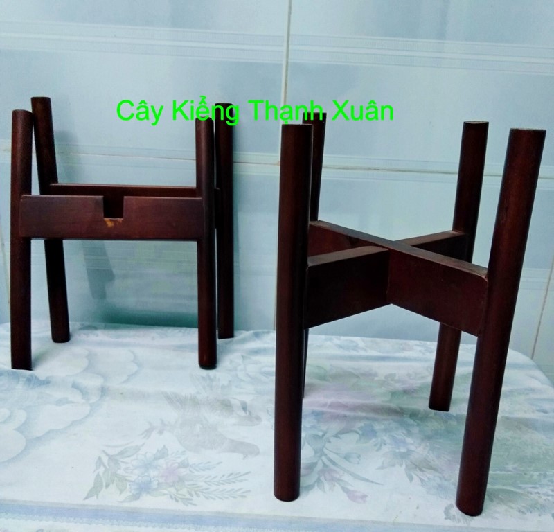 Kệ để chậu hoa gỗ, nâu