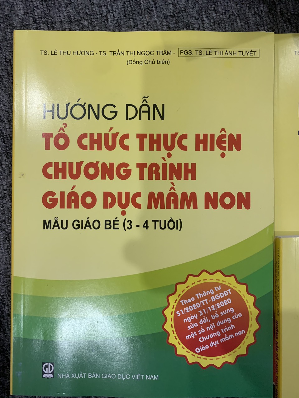 Hướng dẫn tổ chức thực hiện chương trình giáo dục mầm non (Combo 4 cuốn)