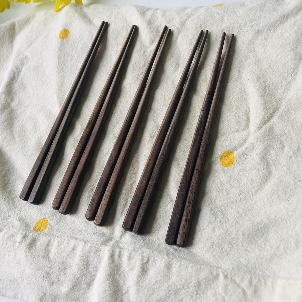ĐŨA GỖ ÓC CHÓ Nhỏ 19cm, Đũa Gỗ Ăn Cơm Cho Bé, An Toàn Cho Sức Khỏe, Đũa Gỗ Tự Nhiên, Chụp Ảnh Decor