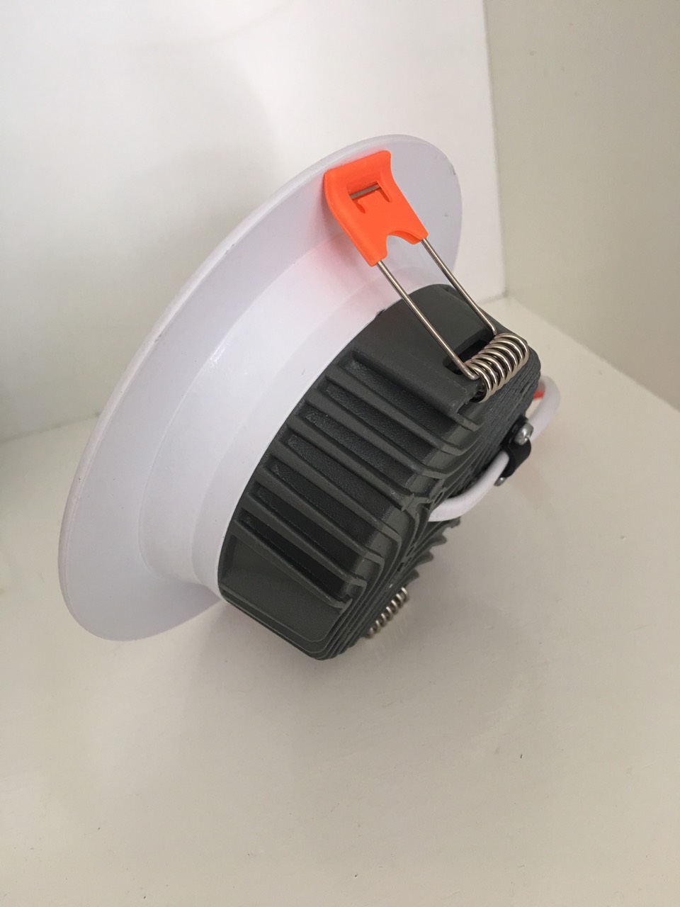 Đèn âm trần mới viền bạc 12w ánh sáng Trắng 6000k -