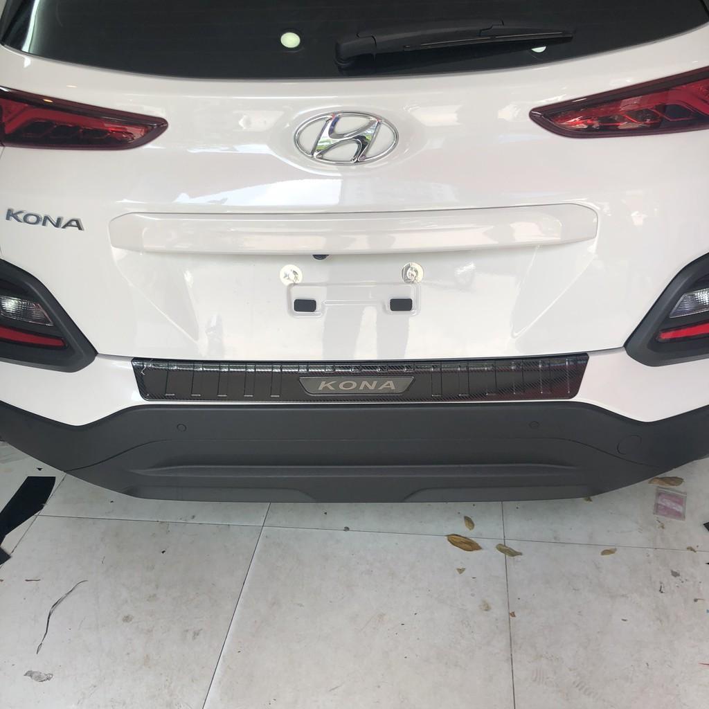 COMBO Nẹp bước chân và ốp chống trầy cốp Hyundai Kona vân Carbon