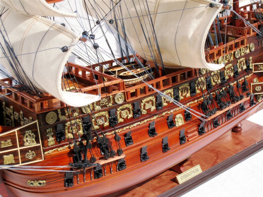 Thuyền buồm gỗ phong thủy Sovereign dài 90cm