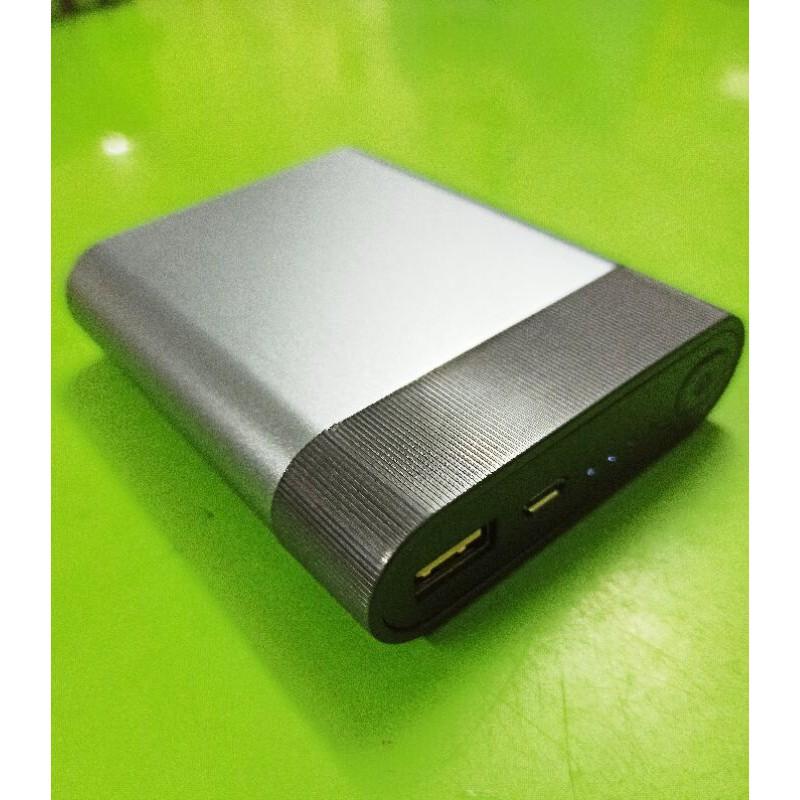 Sạc dự phòng 10.400mah vỏ nhôm màu xám đen