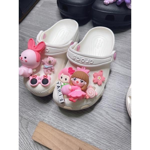 Dép sandan cờ rốt full charm và tên