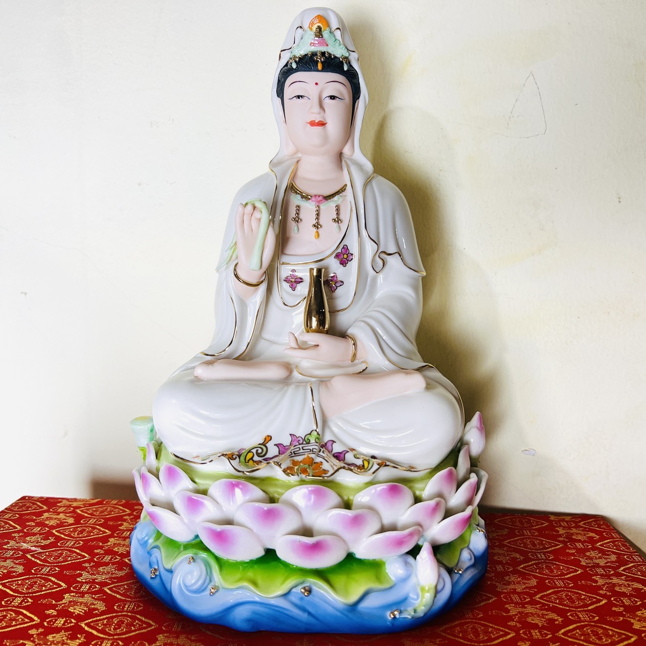 Tượng Quan Âm gốm sứ cao cấp ngồi trên đài sen cao 30cm