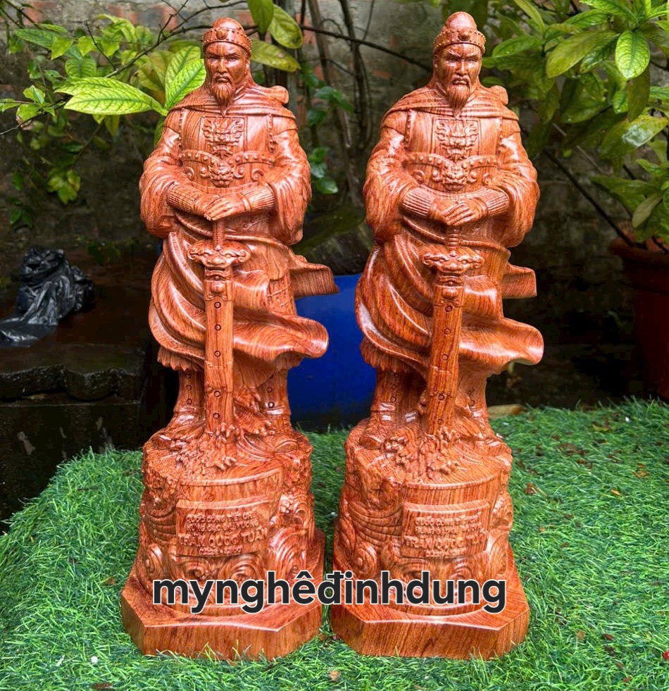 Tượng  thánh trần quốc tuấn trần hưng đạo vương bằng gỗ hương đá  cao 40cm