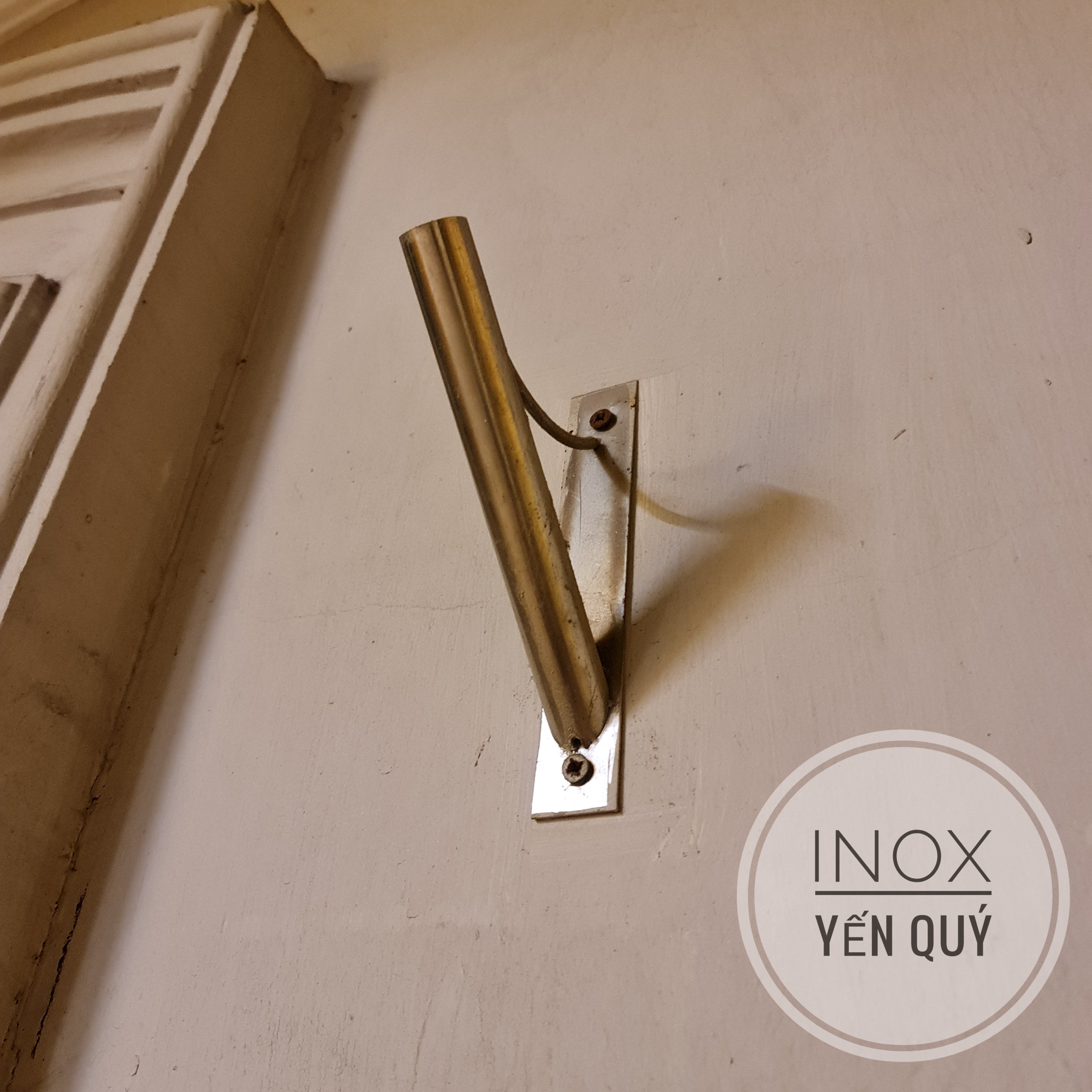 Giá treo cờ bằng inox - giá cắm cờ bắt tường