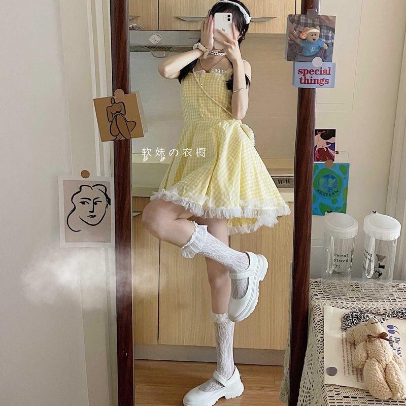 Váy hai dây caro vàng dễ thương