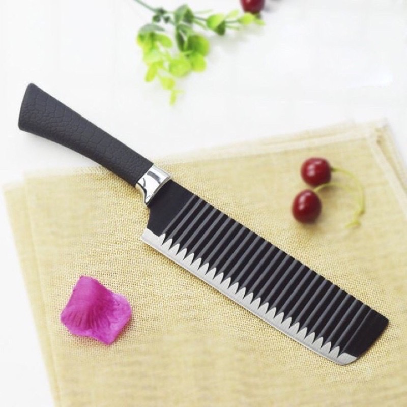 Dao Nhật K01 - đen mũi vuông ,dao bếp thiết kế gợn sóng ,giảm mút dính lưỡi dao thép không rỉ , sắc bén ,cán dao bọc cao su êm ái , chắc chắn chống trơn trượt