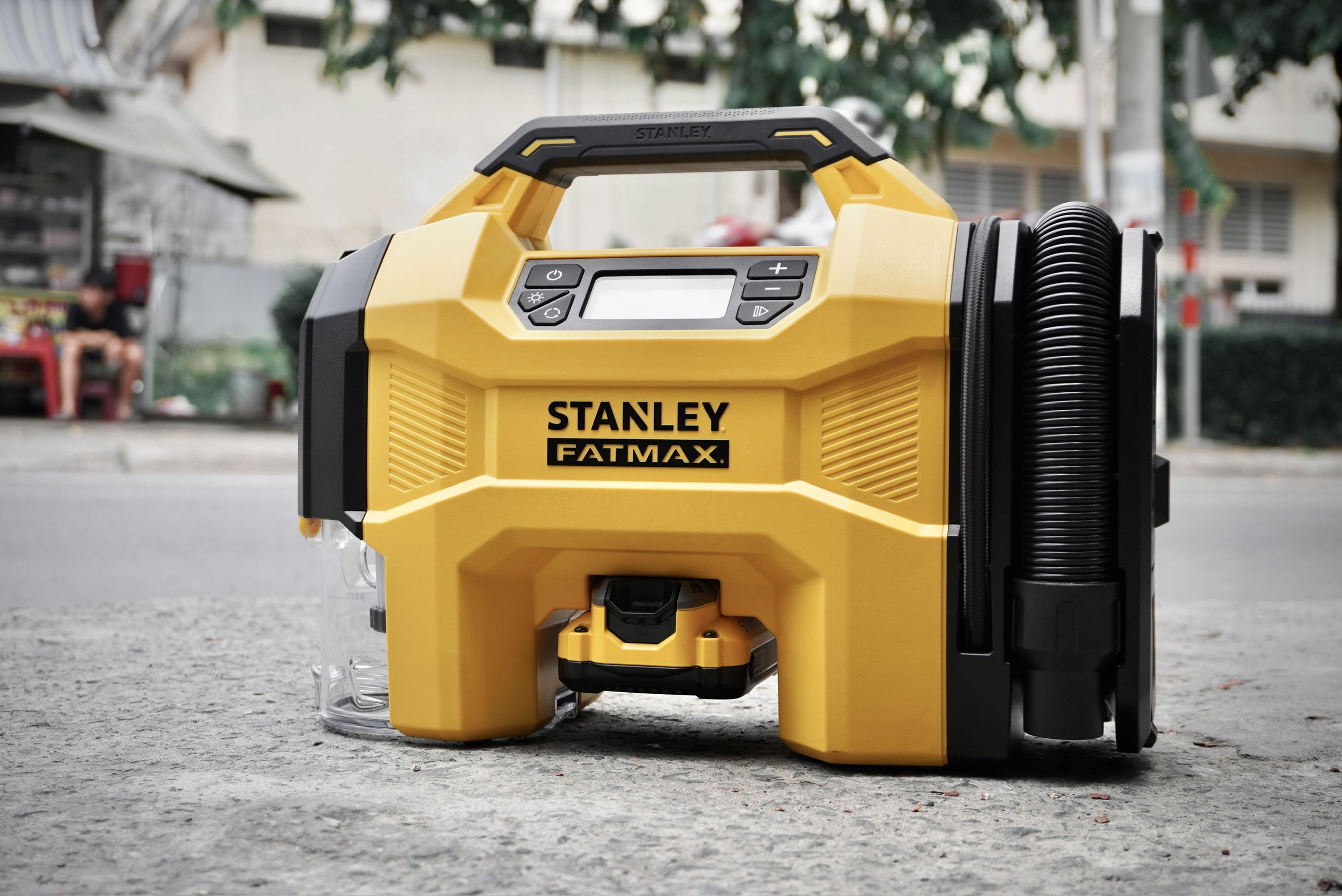 Máy bơm hơi đa năng dùng pin kèm tính năng thổi và hút bụi hiệu STANLEY Model SXVI02001-3 trong 1- HÀNG CHÍNH HÃNG