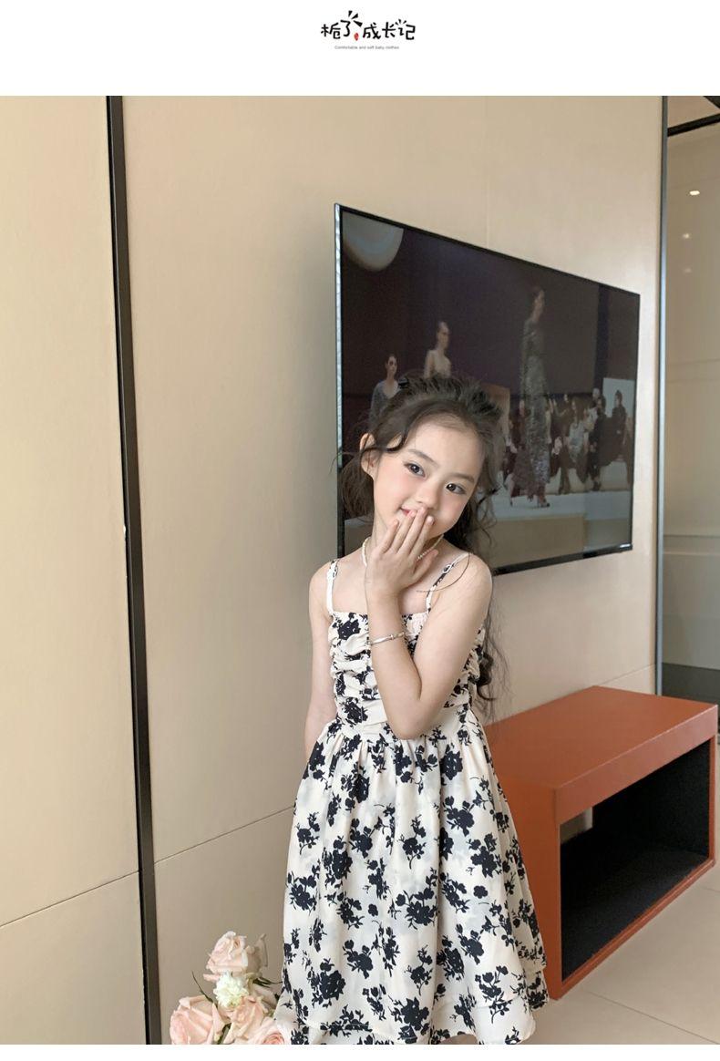 SHUANGYAN Yuanbaoth trẻ em ăn mặc thời trang phù hợp với phong cách phương Tây mùa xuân ăn mặc trẻ em gái mảnh hoa sling váy dệt kim áo choàng
