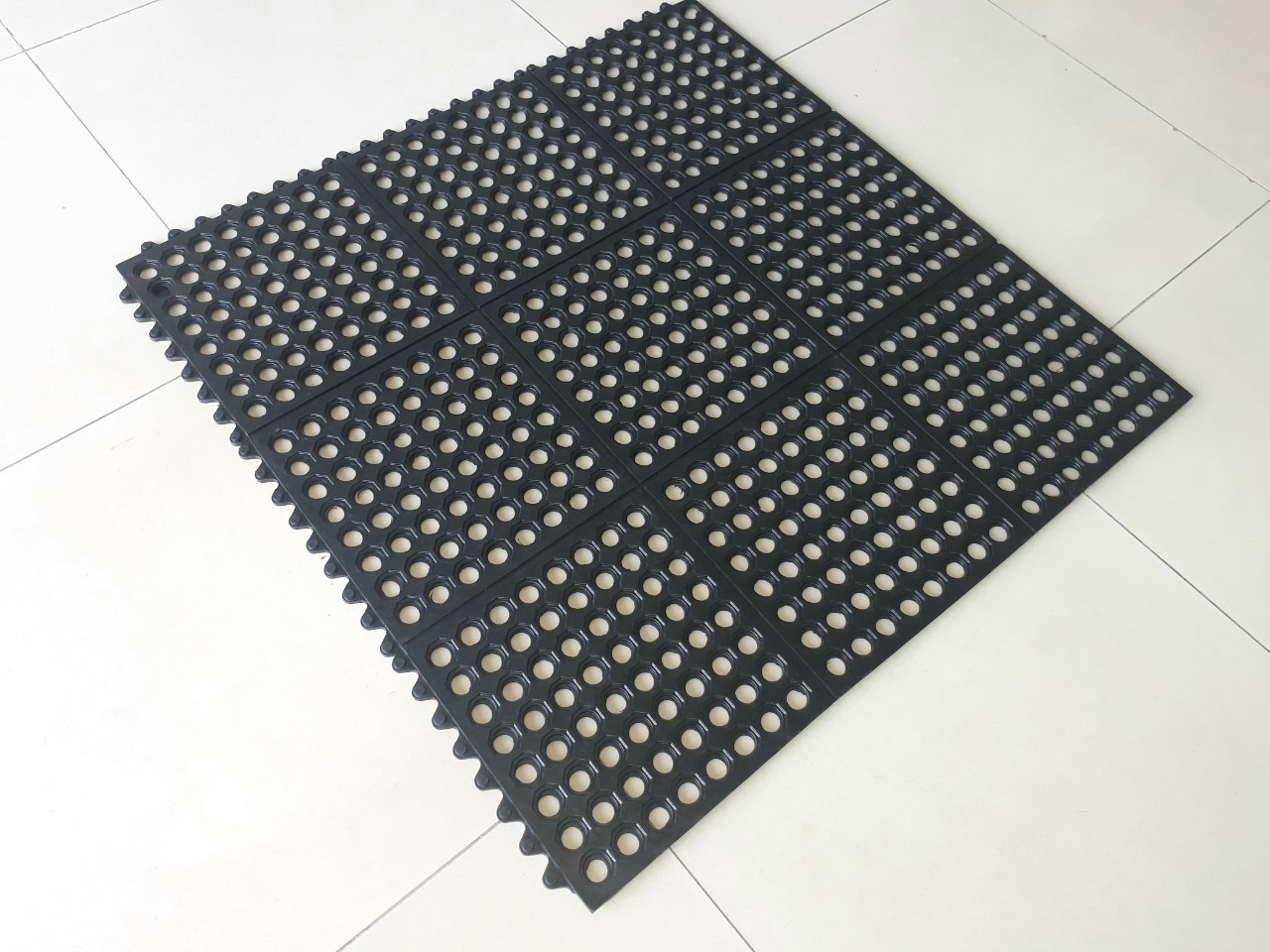 thảm nhà bếp chống trơn trượt chất liệu cao su HouseMat H710 lắp ghép dài 91cm x rộng 91cm x dày 1.2cm