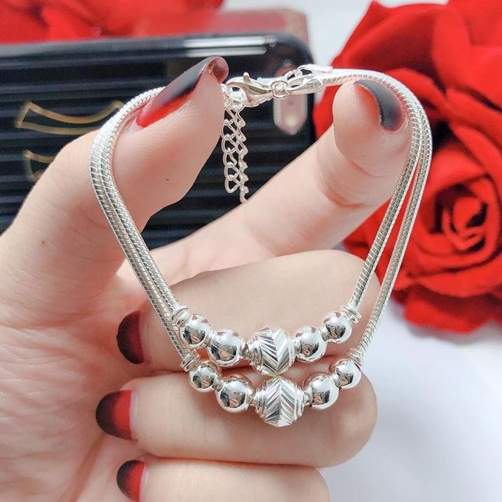 LẮC TAY CHO MẸ VÈ BÉ XINH LẮM NHA -