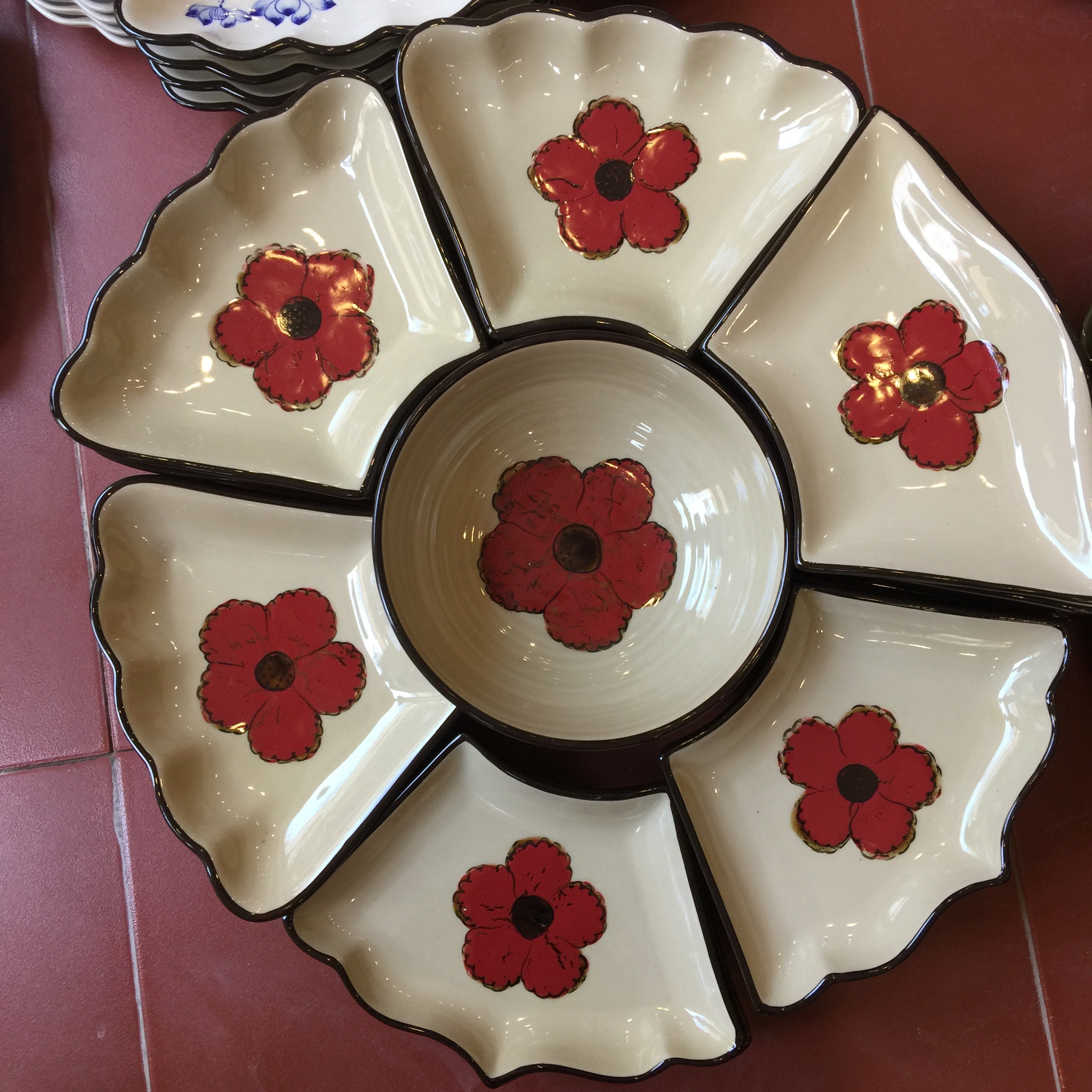 Bộ bát đĩa gốm sứ cao cấp hoa mặt trời họa tiết hoa đỏ cổ dùng gia đình, thắp hương, quà tân gia. . .