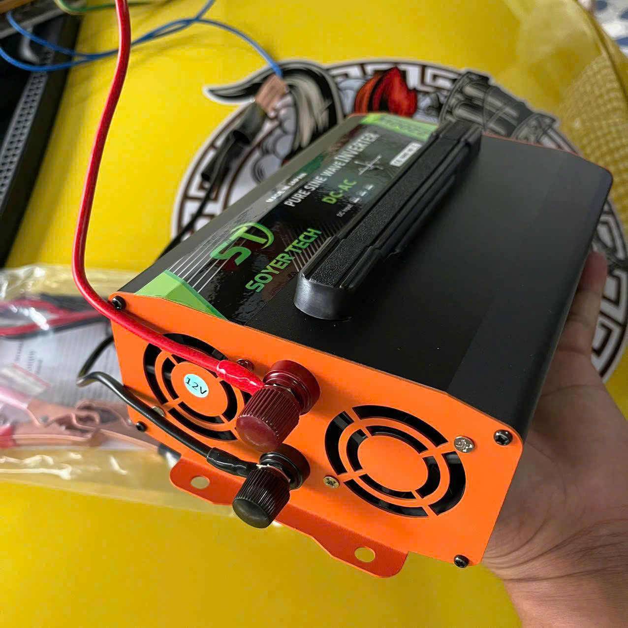 Biến Tần Inverter ST 2200W Nhật Bản – Đổi Điện 12V/24V Thành 220V Hiệu Suất Cao