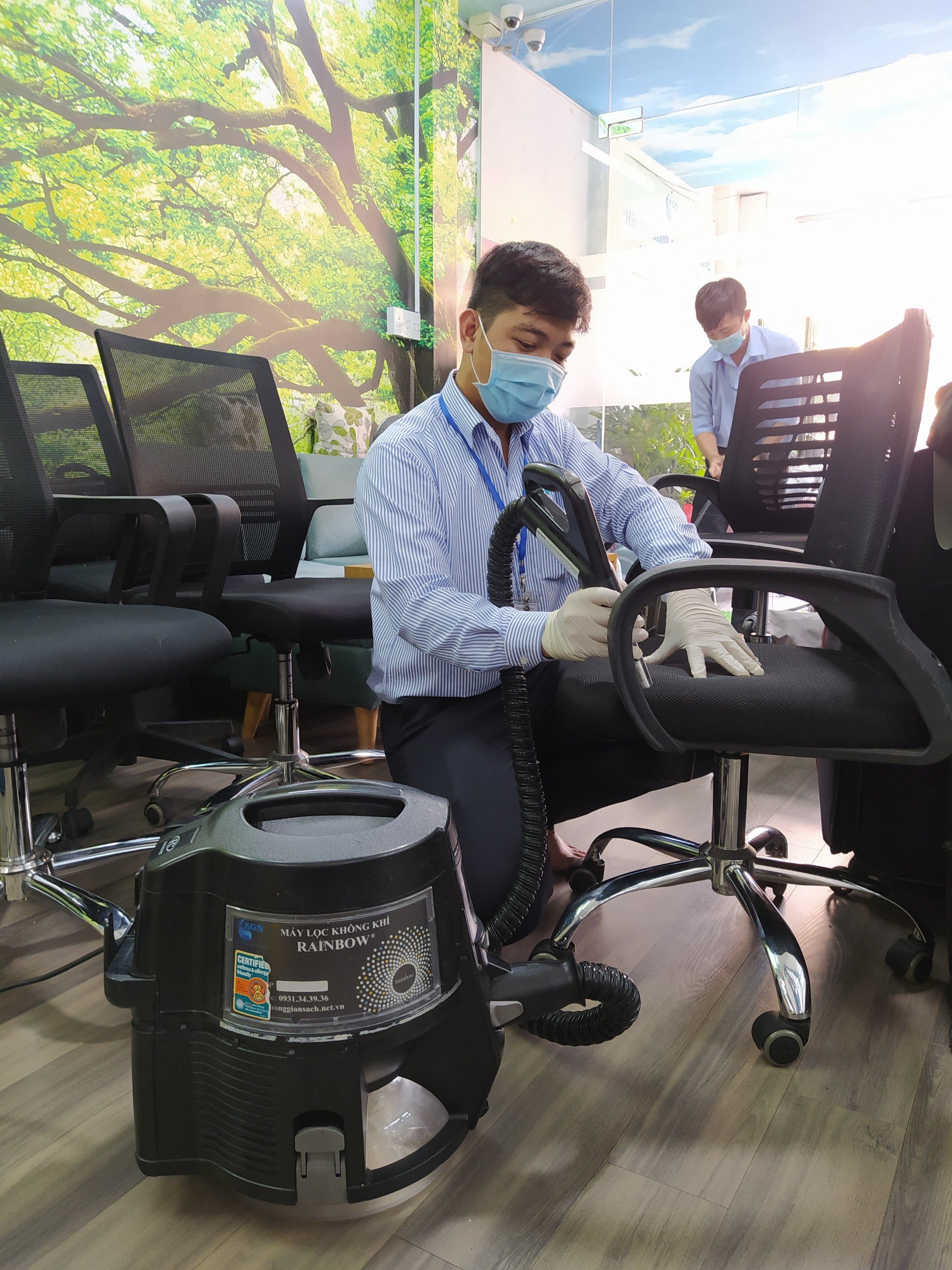 Không Gian Sạch - Dịch Vụ Vệ Sinh Ghế - Tổng đài 18006248