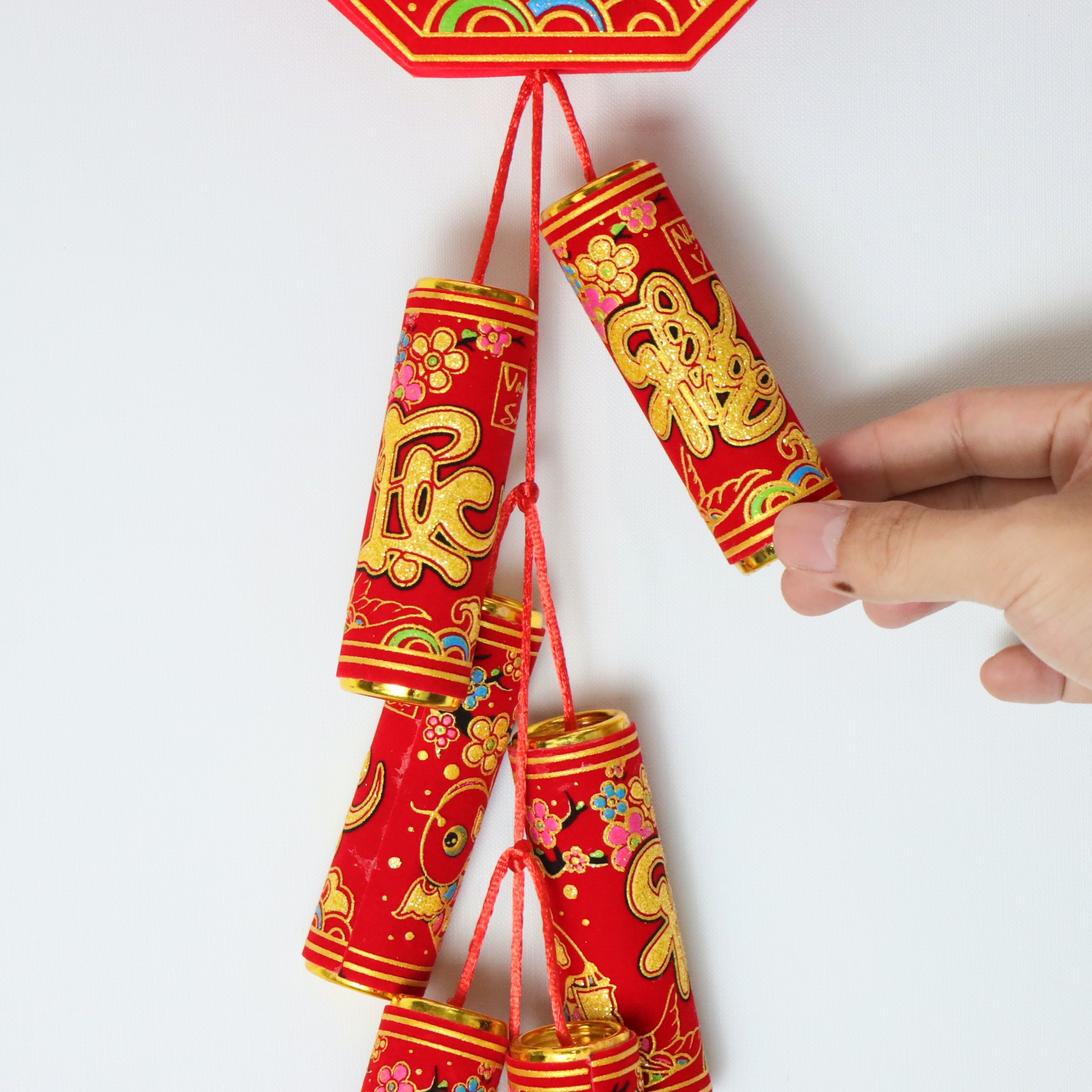 Chùm pháoo mô hình chữ Việt trang trí tết mừng xuân