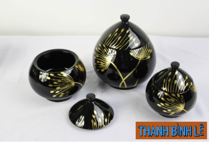Hủ mận sơn mài họa tiết phong phú