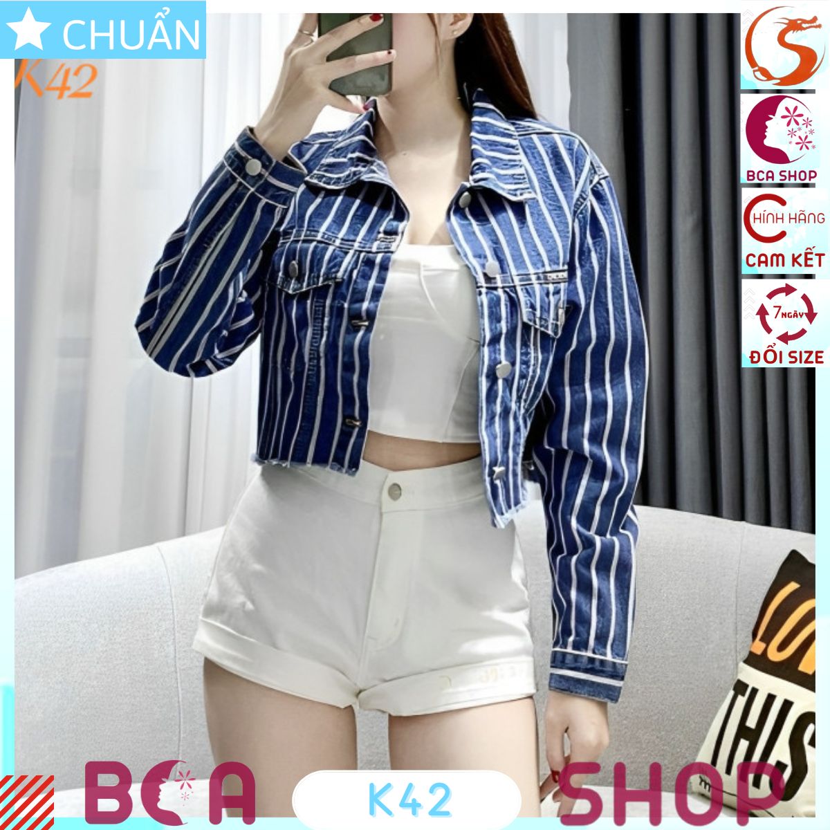 Áo khoác Jeans nữ K42 xanh đậm ROSATA tại BCASHOP kiểu dáng lửng cá tính với thiết kế sọc trắng thời trang