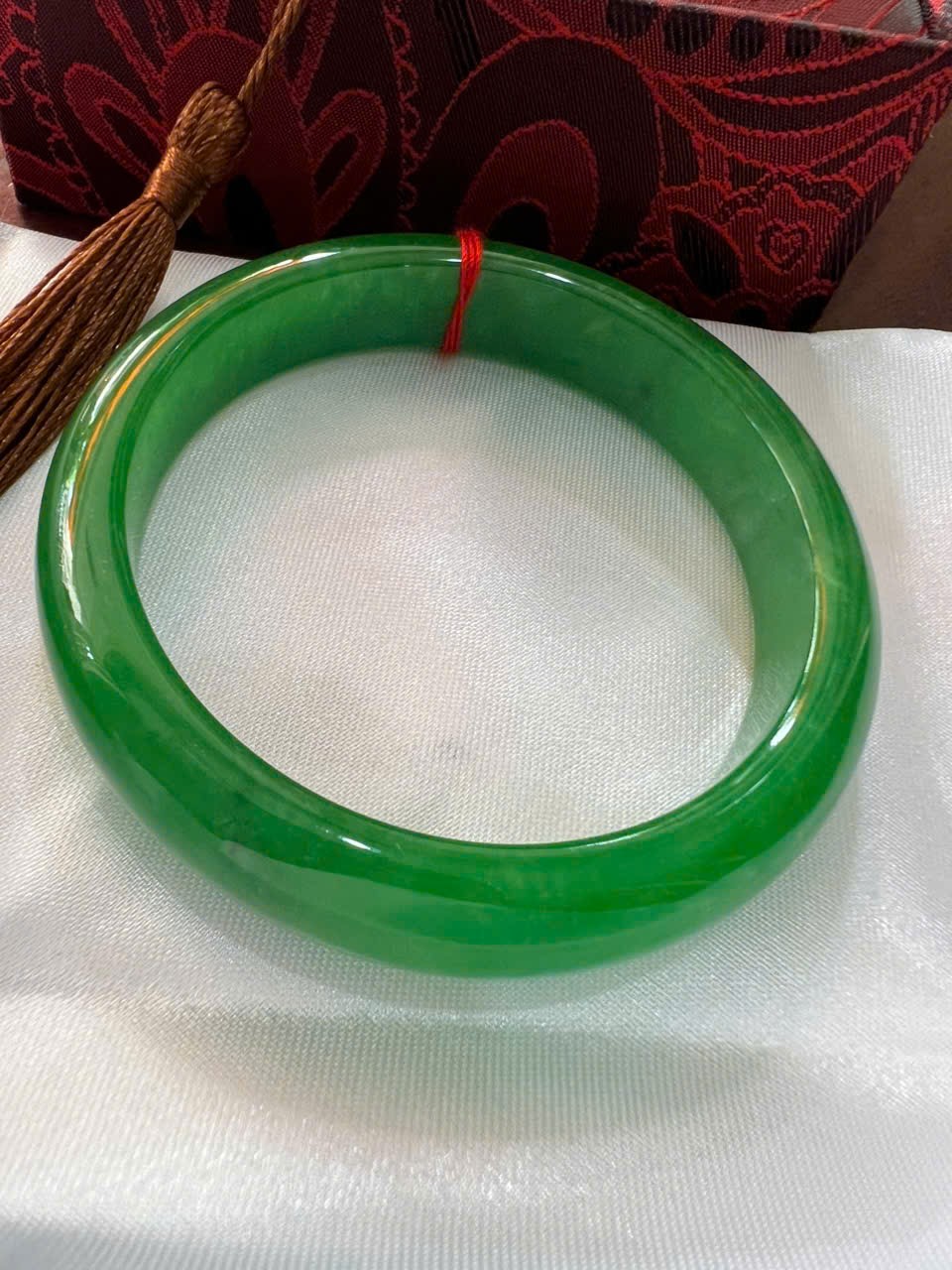 Vòng Tay Nữ Đá Cẩm Thạch Bản Hẹ ĐL Ni 55mm Cao 12mm Dầy 7mm Vòng màu Xanh lá tươi sáng bóng đẹp nữ 53kg - 58kg đeo xinh đẹp sang tay món quà tặng mẹ tặng nữ ý nghĩa ạ