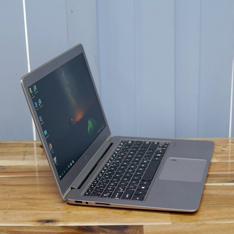 Máy tính A  s  u  s U X 3 3 0 i5 7200u RAM8G SSD256G 13.3&quot; FULL Hd ips mỏng nhẹ 1kg
