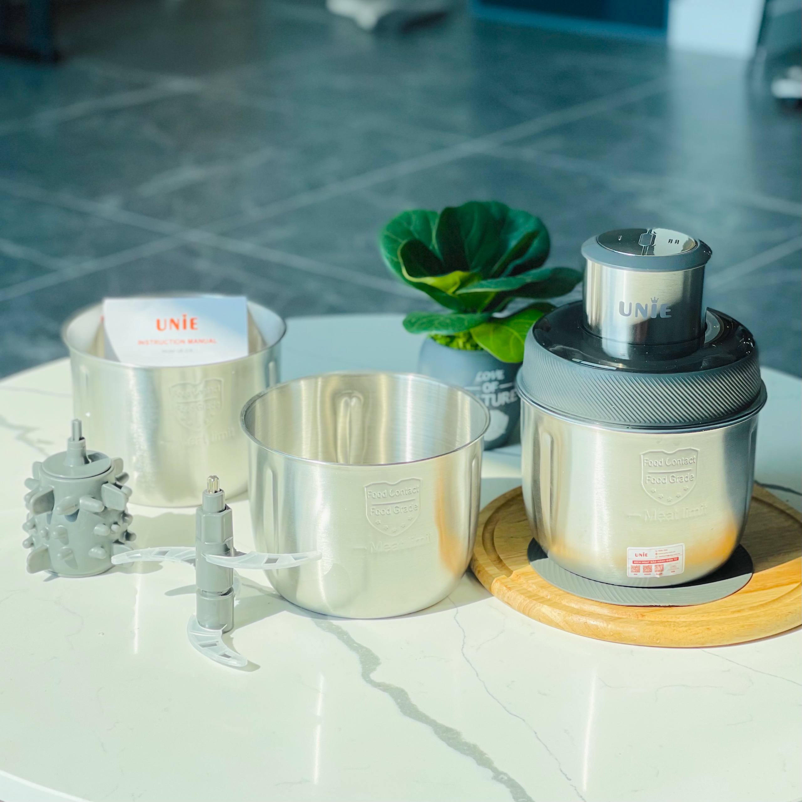 Máy Xay Thịt, Xay Thực Phẩm UNIE UE-226 - Đánh Chà Bông, Bóc Tỏi Tiêu Chuẩn Đức Thép Hợp Kim Dung Tích 2.5 Lít Công Suất 300 W - Hàng Chính Hãng