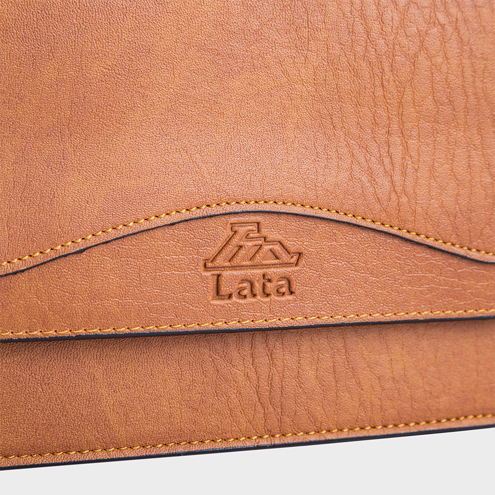 [VOUCHER 30K] Túi đeo chéo nữ thời trang LATA HN92 mang phong cách thanh lịch, sang trọng.