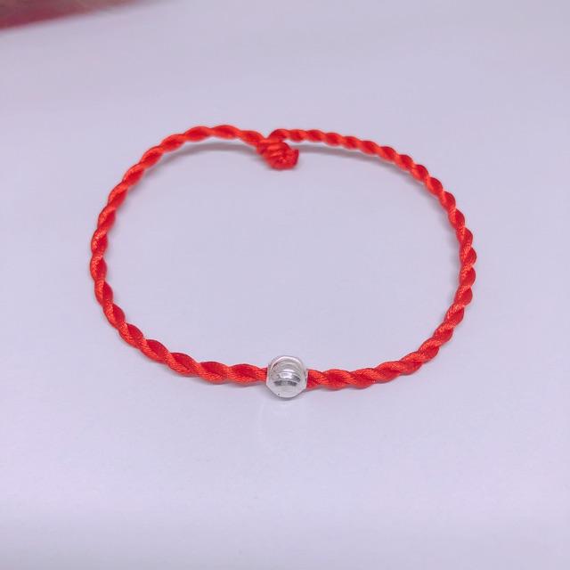 Sợi chỉ đỏ may mắn