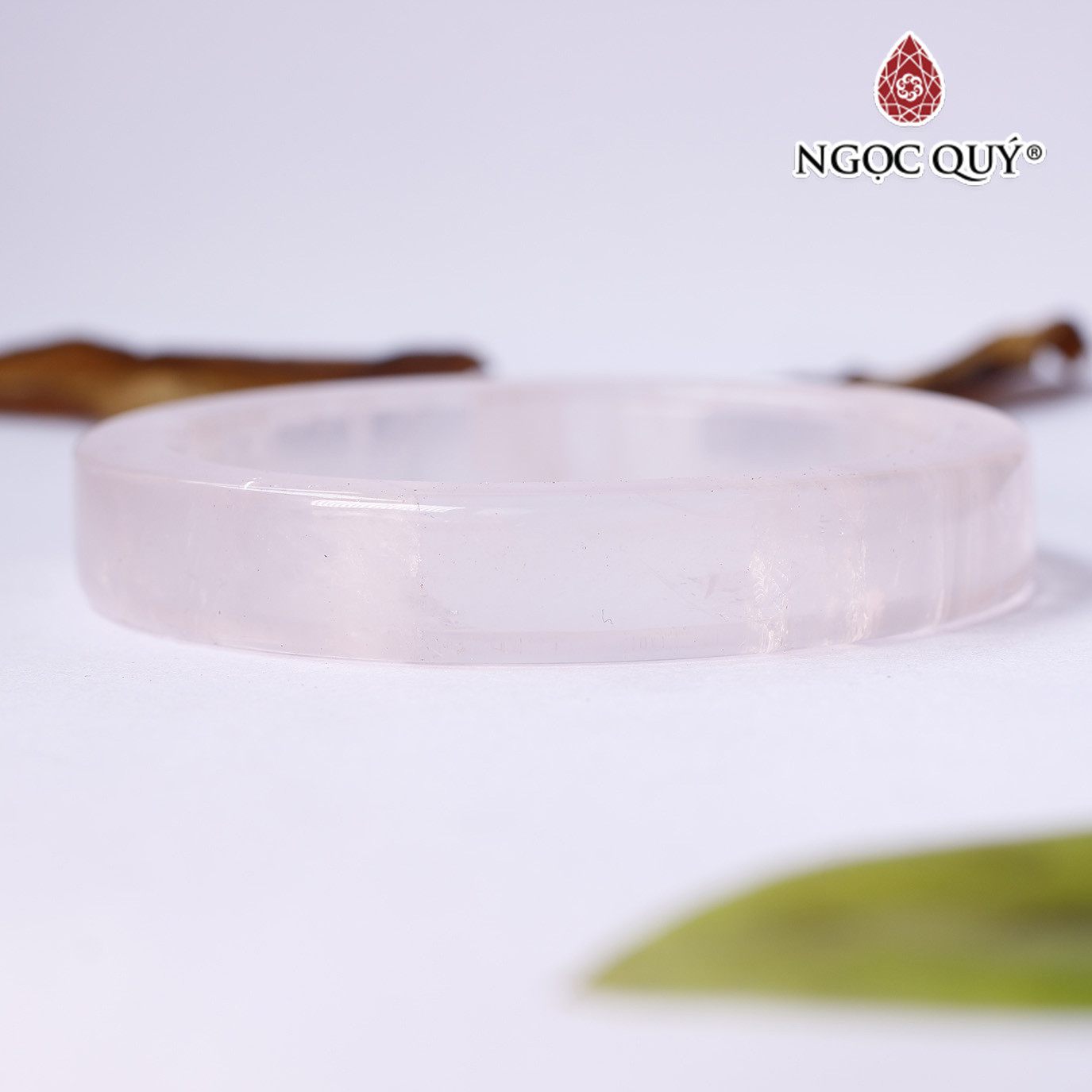Vòng nguyên khối bản vuông đá thạch anh hồng - Ngọc Quý