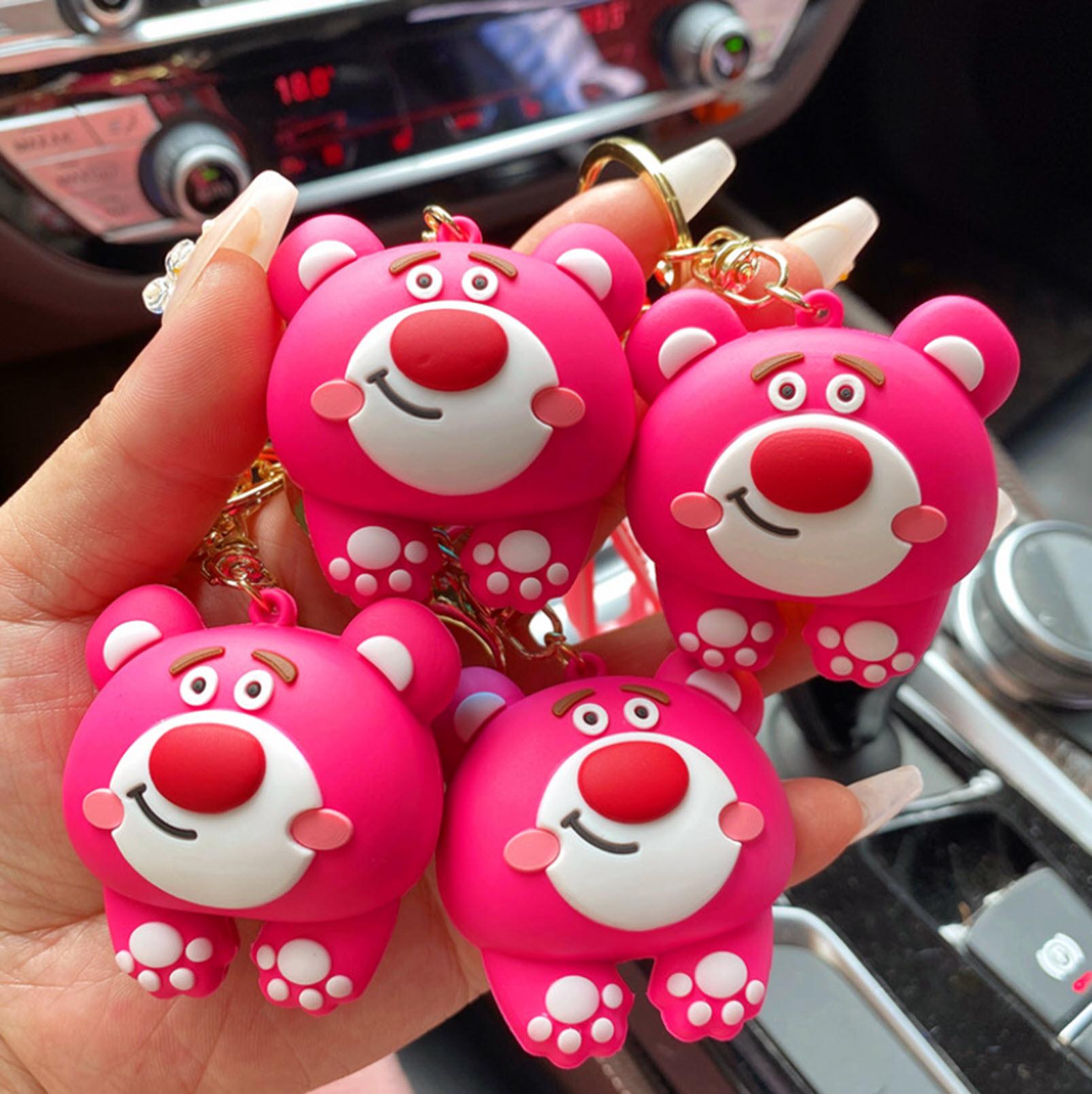 Móc khóa Chú Gấu Dâu Tây cực kỳ dễ thương , mặt sau được làm từ chất liệu lỏng độc đáo