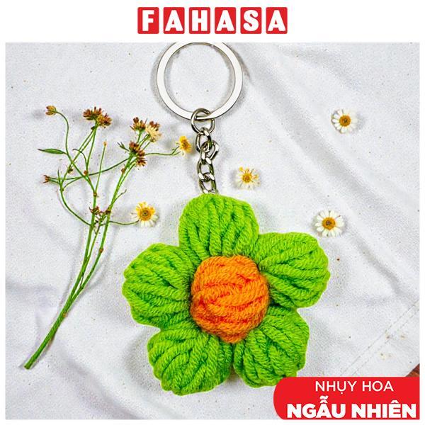 Móc Khoá Len Hoa Đậu - Màu Xanh Lá (Nhụy Hoa Màu Ngẫu Nhiên)