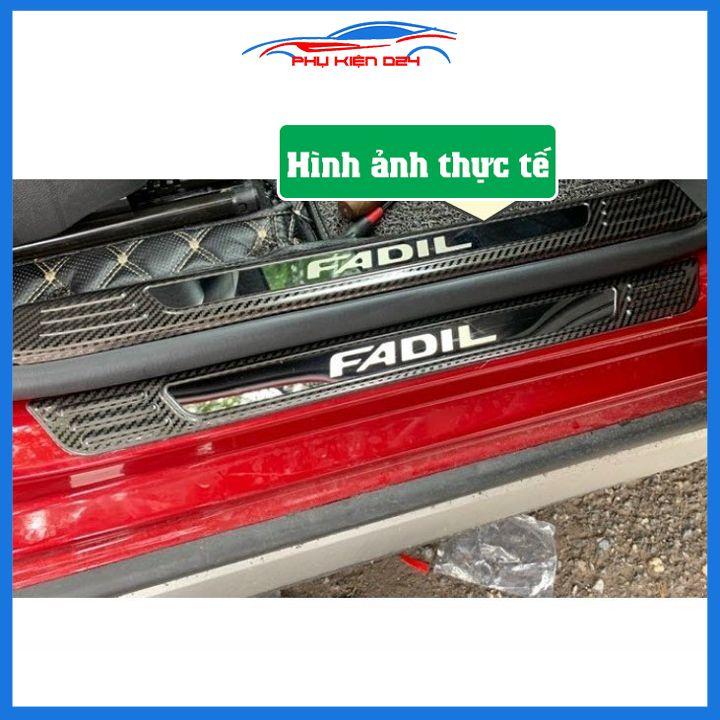 Bộ nẹp bước chân trong ngoài vân Cacbon xe Fadil 2019-2020-2021 chống trầy làm đẹp ô tô