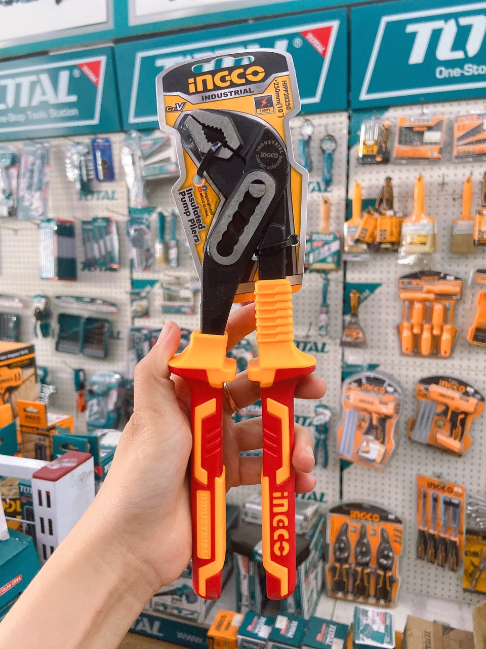 Kềm mỏ quạ cách điện 10"/250mm ingco HIPP28250